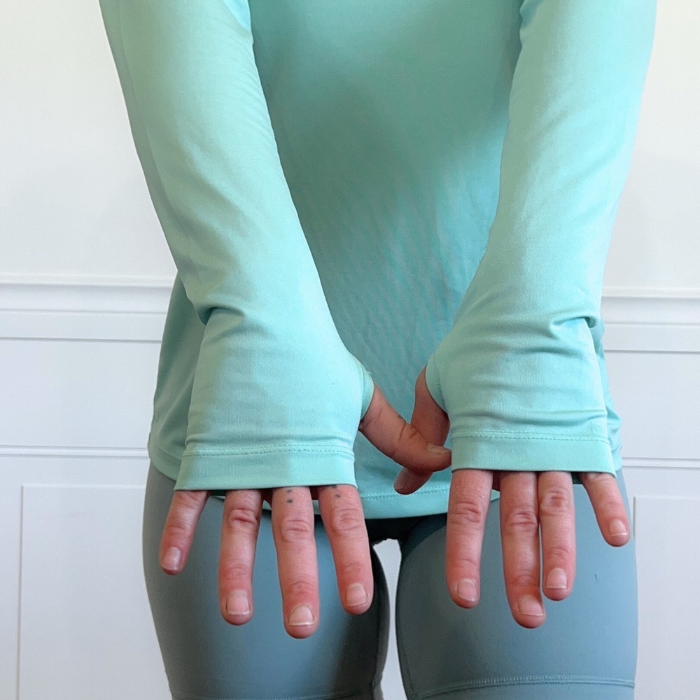 SOLD - Columbia Long Sleeve Top - Picture 2 of 6